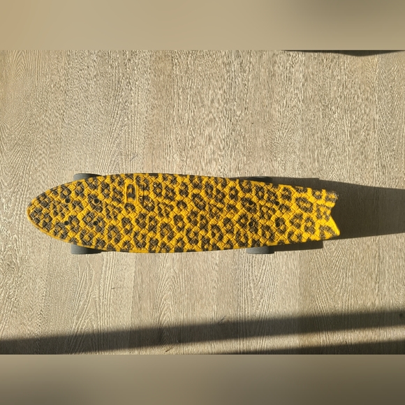 Brand new mini skateboard with leopard print wrap - Picture 10 of 10